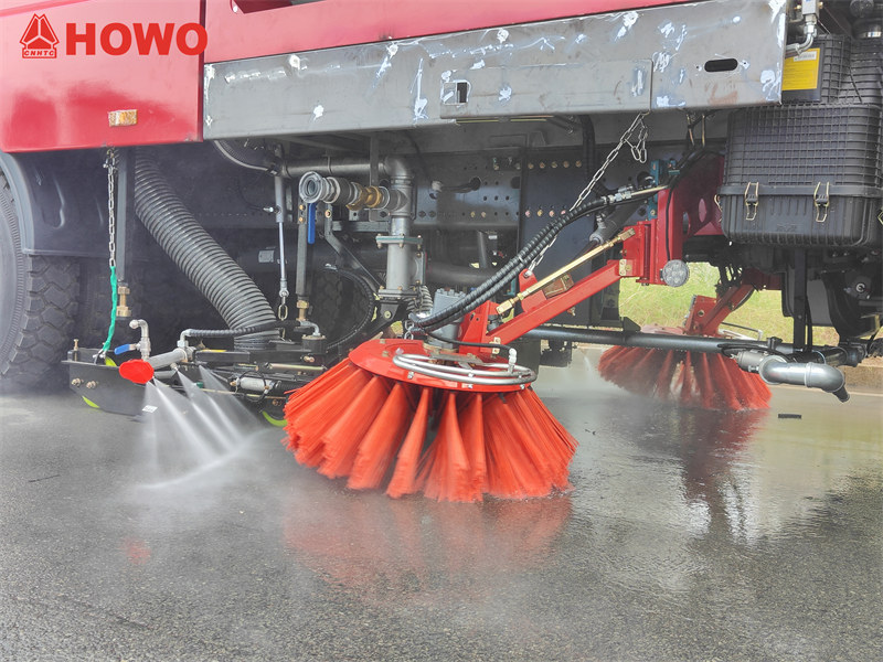 HOWO sweeper truck with water jetting device