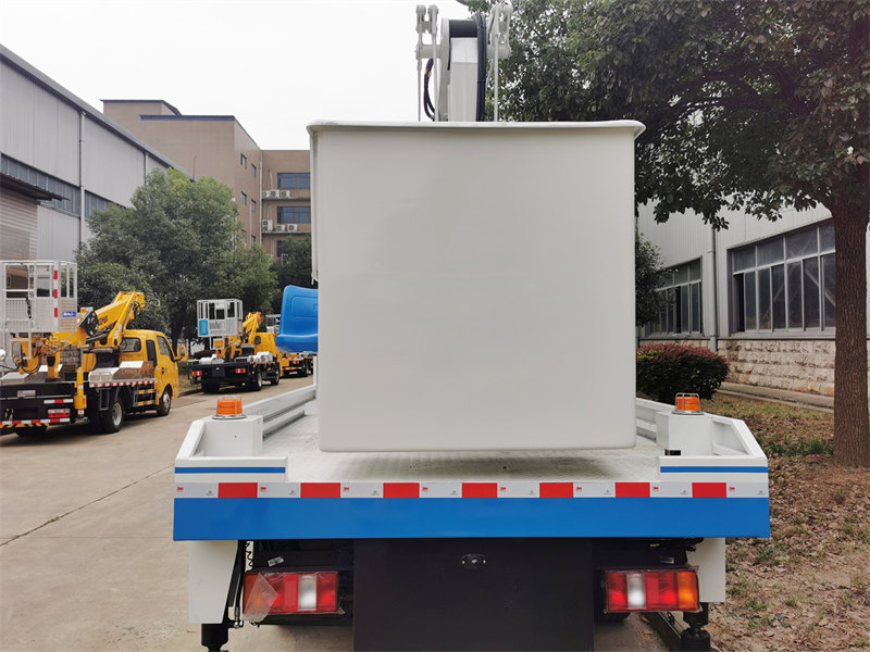 HOWO 4×2 aerial work platform vehicle