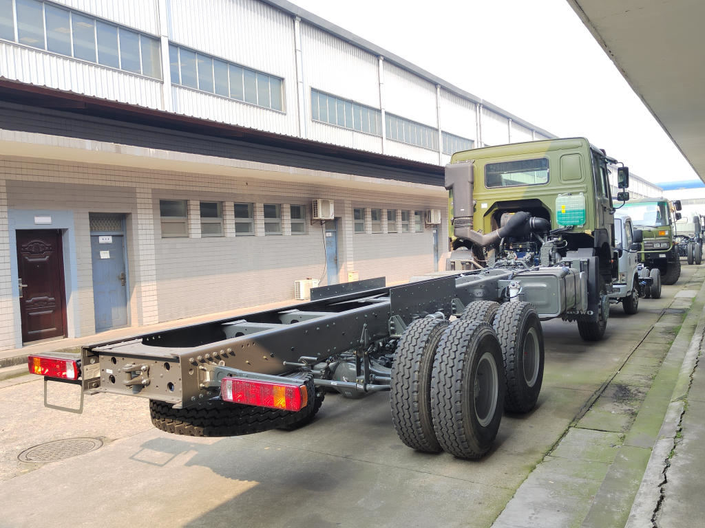 SINOTRUK HOWO 6X6 CAB CHASSIS TRUCK