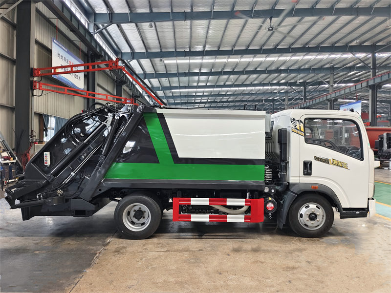 HOWO 6CBM garbage compactor vehicle