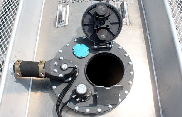 Euro Manhole with Breathe Valve