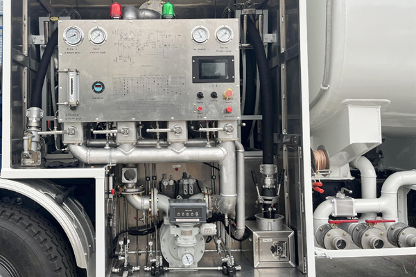 Integrated refueling device