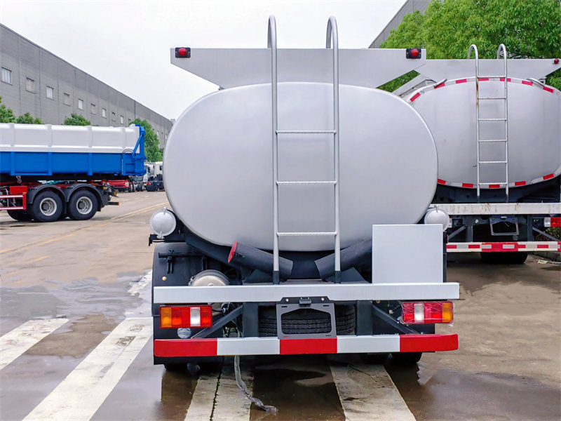 SINOTRUK HOWO fuel trucks for export