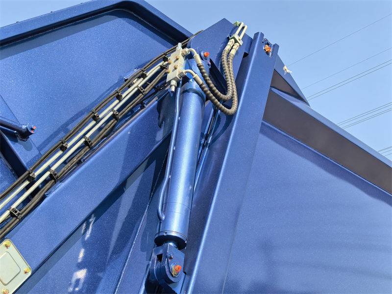 Howo garbage compactor truck