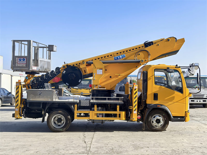 Howo 4x2 18m aerial platform truck