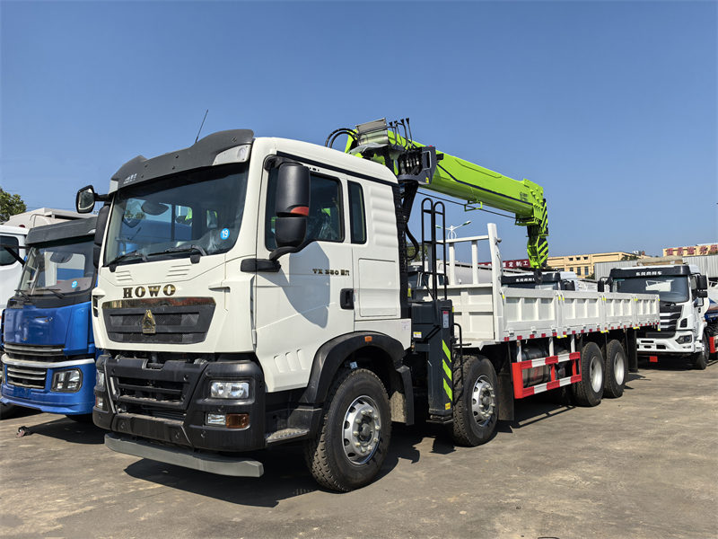 Howo 8×4 Telescopic Boom Crane Truck