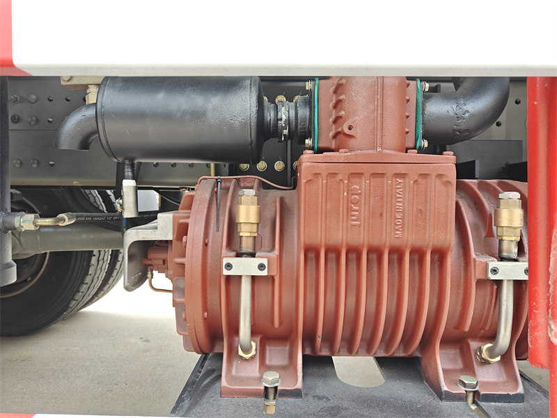 HOWO vacuum pump sewage truck