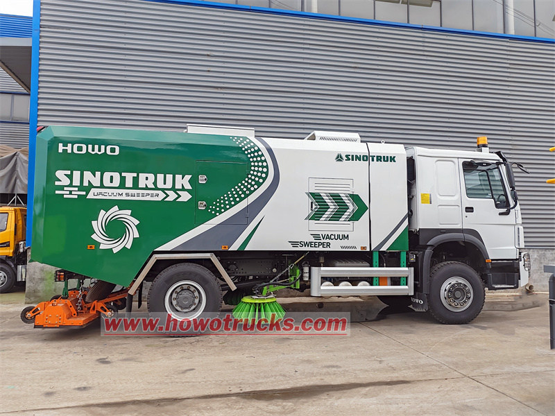SINOTRUK HOWO vacuum sweeper truck with brush
